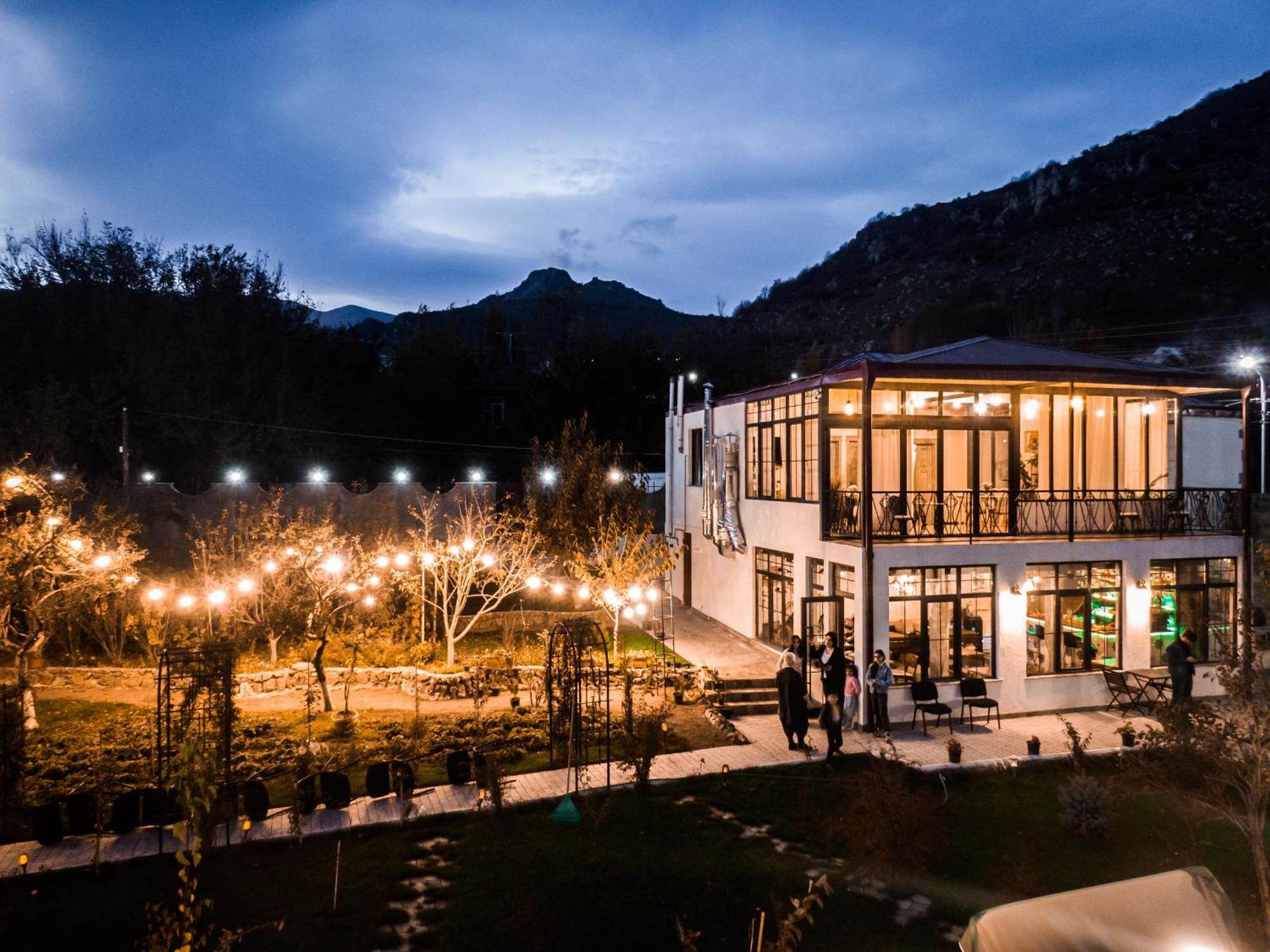 Redroof Country House Hotel Goris Exteriör bild